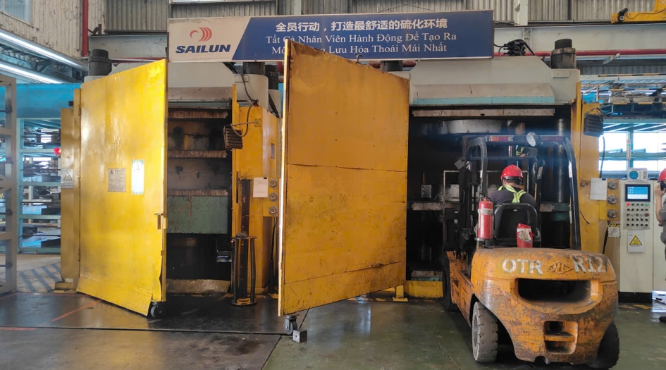 Lắp đặt máy lưu hóa lốp - Giải pháp tối ưu cho dây chuyền sản xuất lốp xe hiện đại